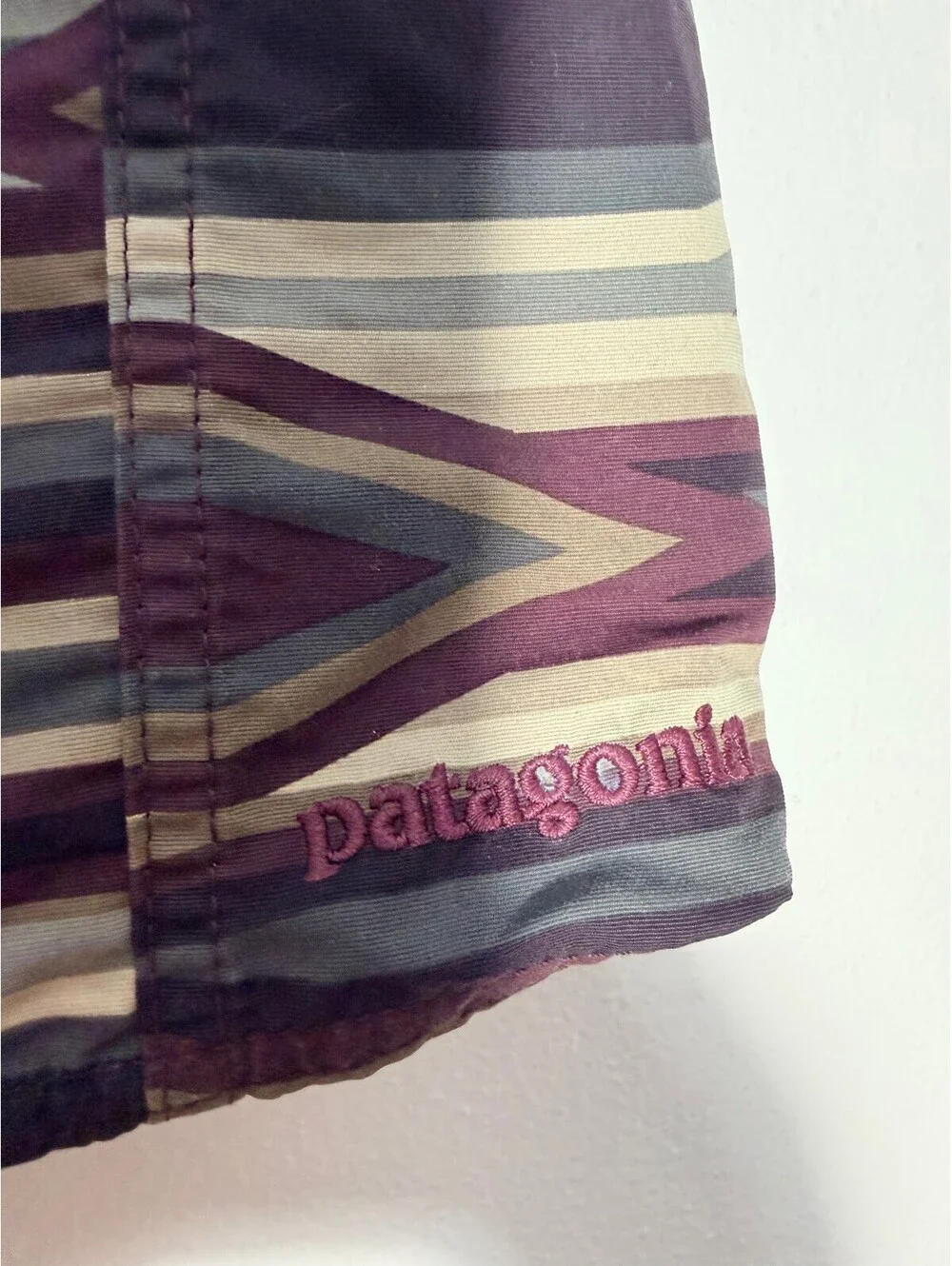 Patagonia Men's 34 Geometric Wavefarer Board Shorts Swim Trunks Surf